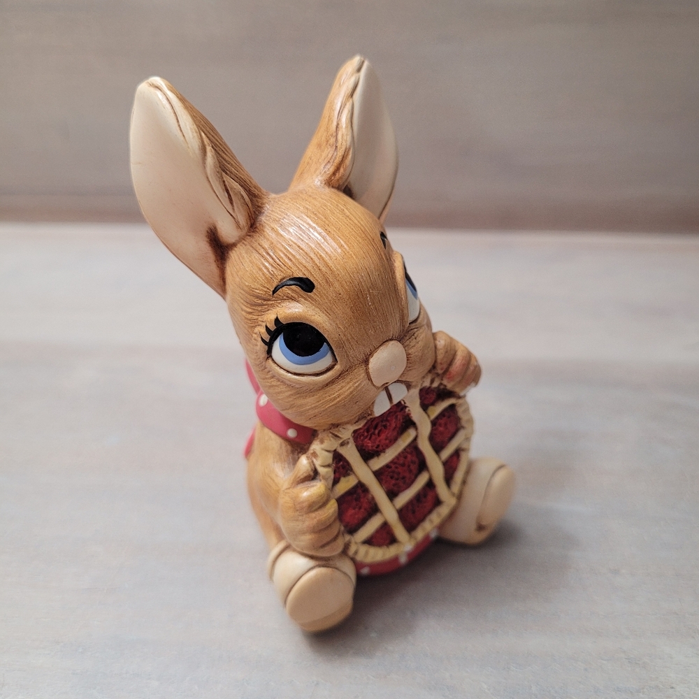 Pendelfin Rabbit Figurine Picnic Midge Hand Painted Stonecraft Bunny Collectible